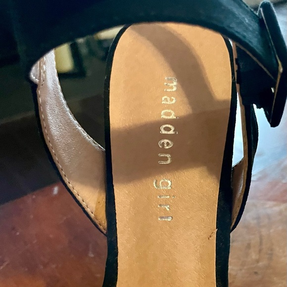 Madden Girl- Black velvet- pump size 8 - Picture 4 of 6
